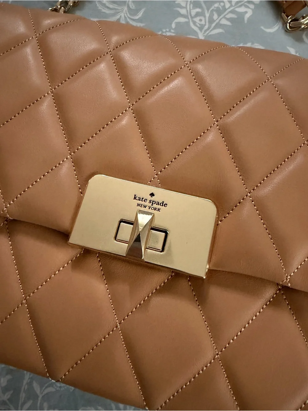 Kate Spade ♠️ NEVER USED Carey Quilted Tan crossbody bag with Gold Chain